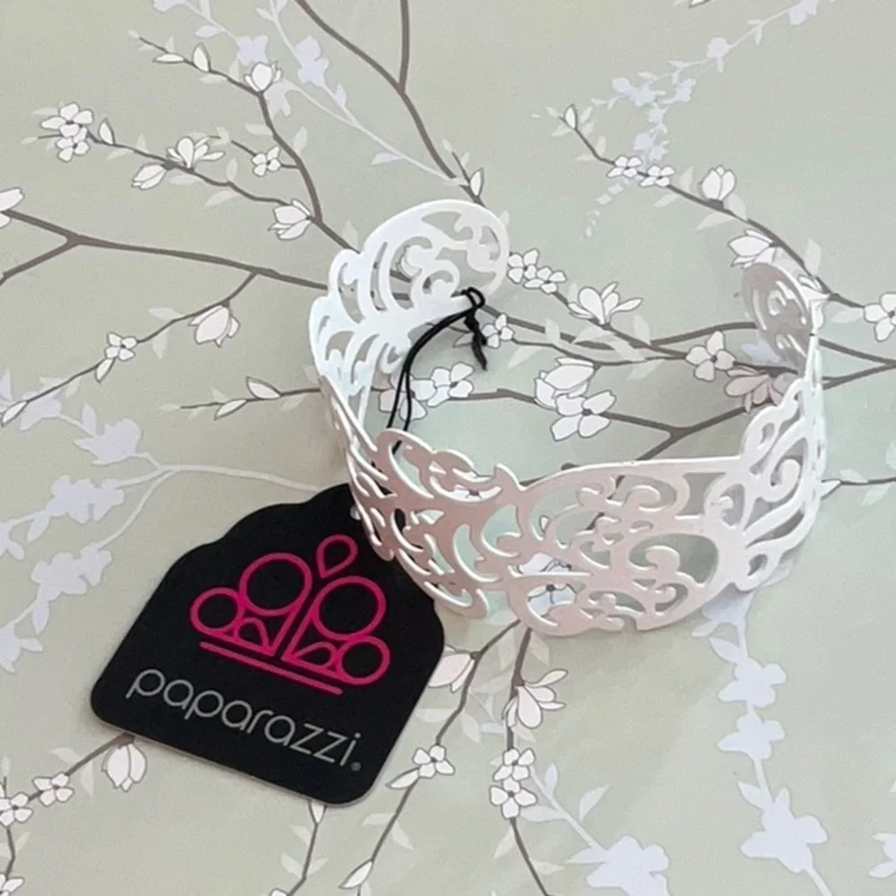 ❄️ Paparazzi | White Blossom Cuff Bracelet Wedding Beach Shabby Chic